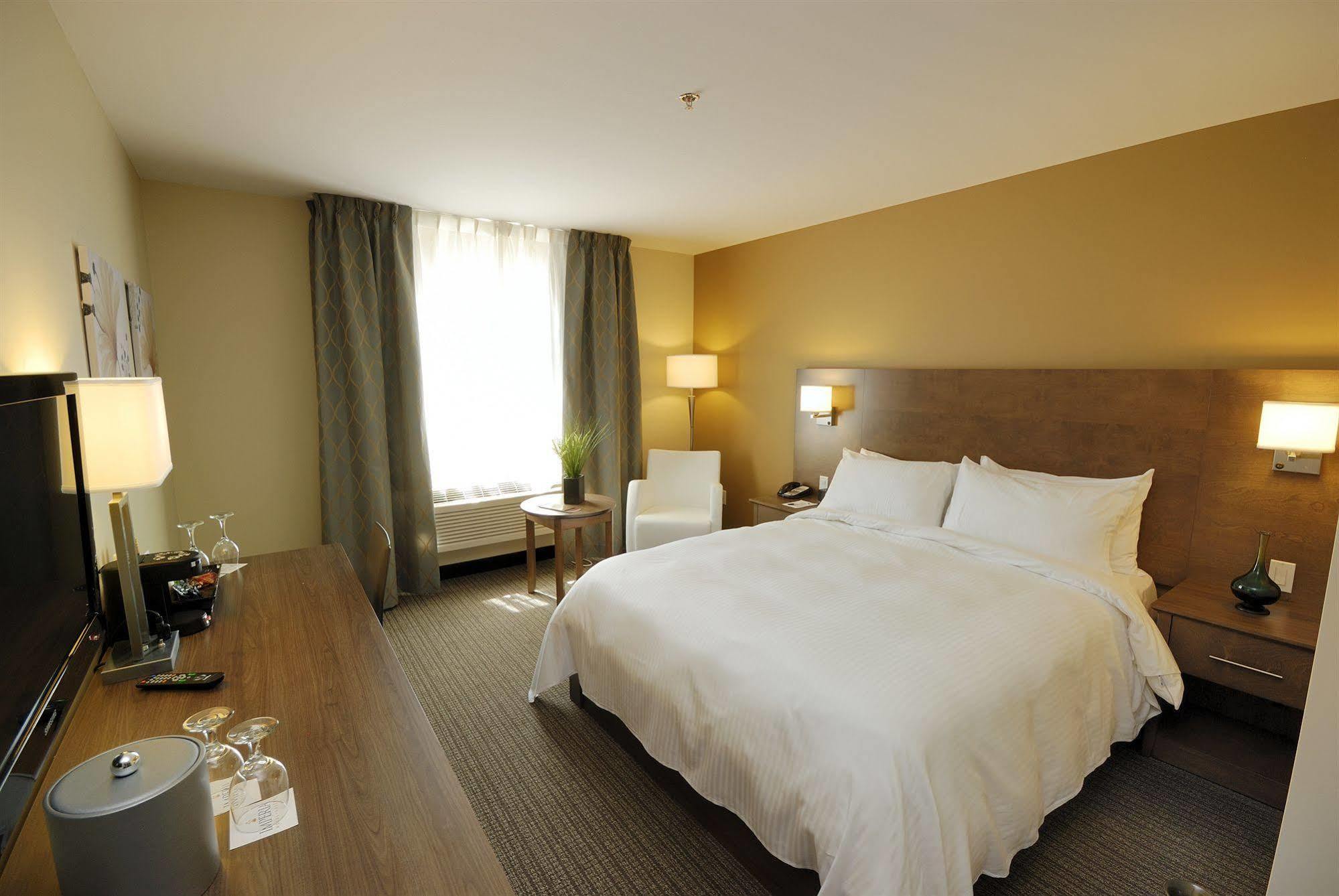 Imperia Hotel Et Suites Terrebonne Exteriér fotografie