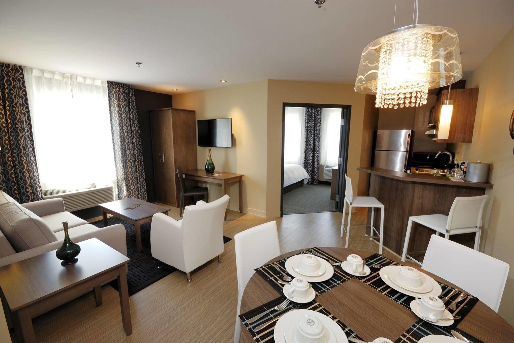Imperia Hotel Et Suites Terrebonne Exteriér fotografie