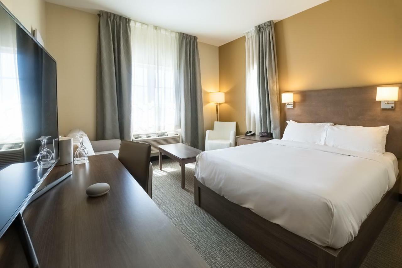 Imperia Hotel Et Suites Terrebonne Exteriér fotografie