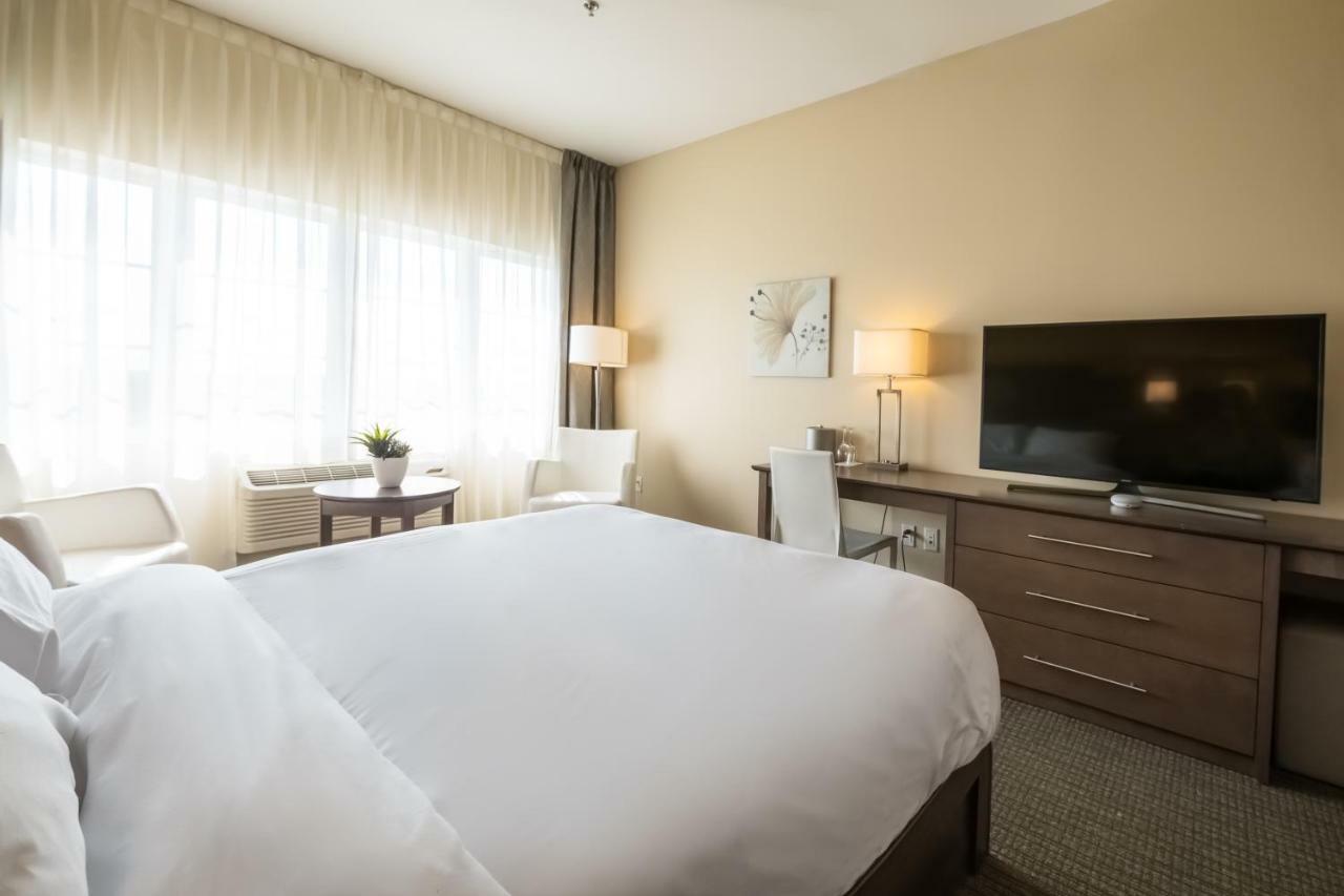 Imperia Hotel Et Suites Terrebonne Exteriér fotografie